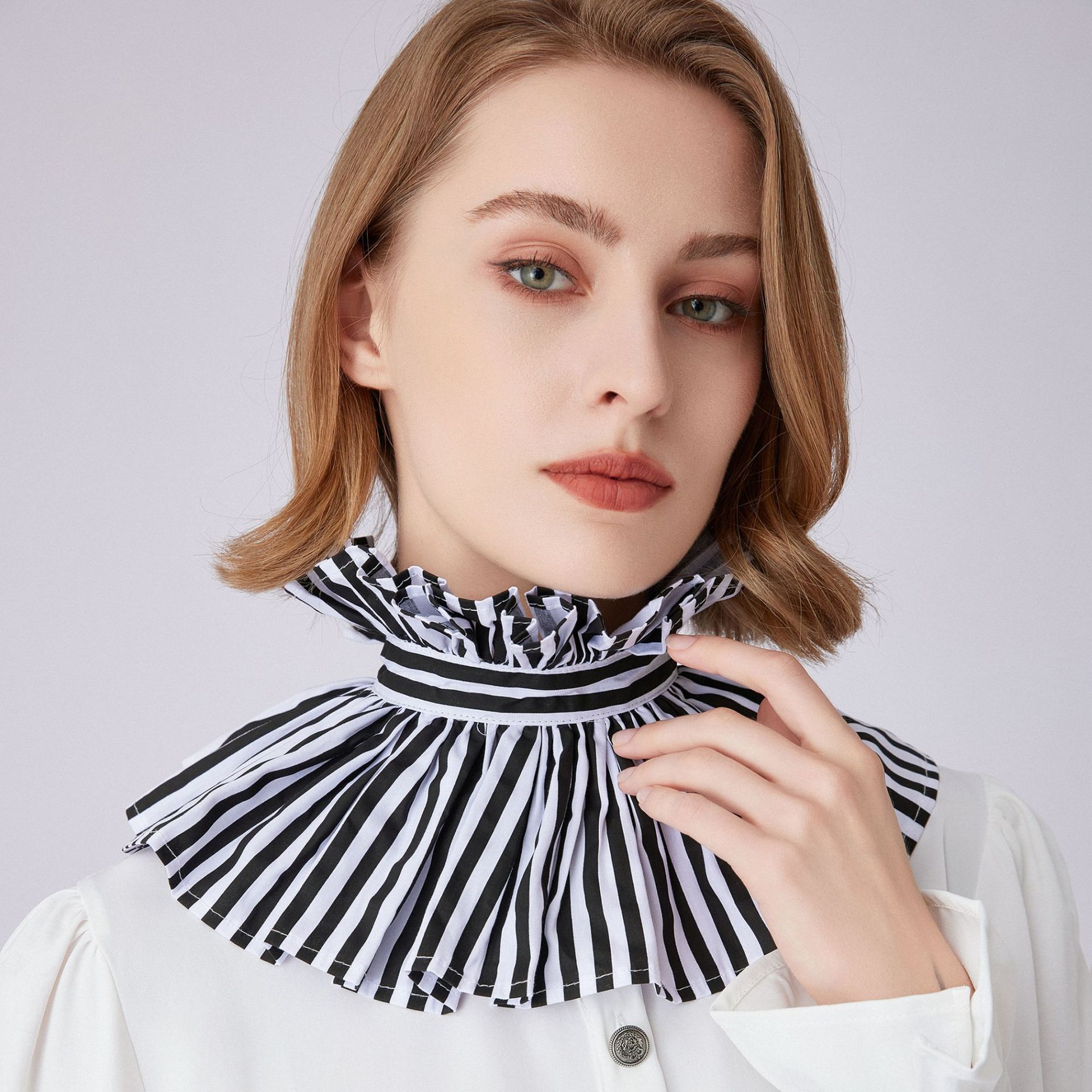 Dolls - Franse stijl, zwart-witte gestreepte stropdas, hoge