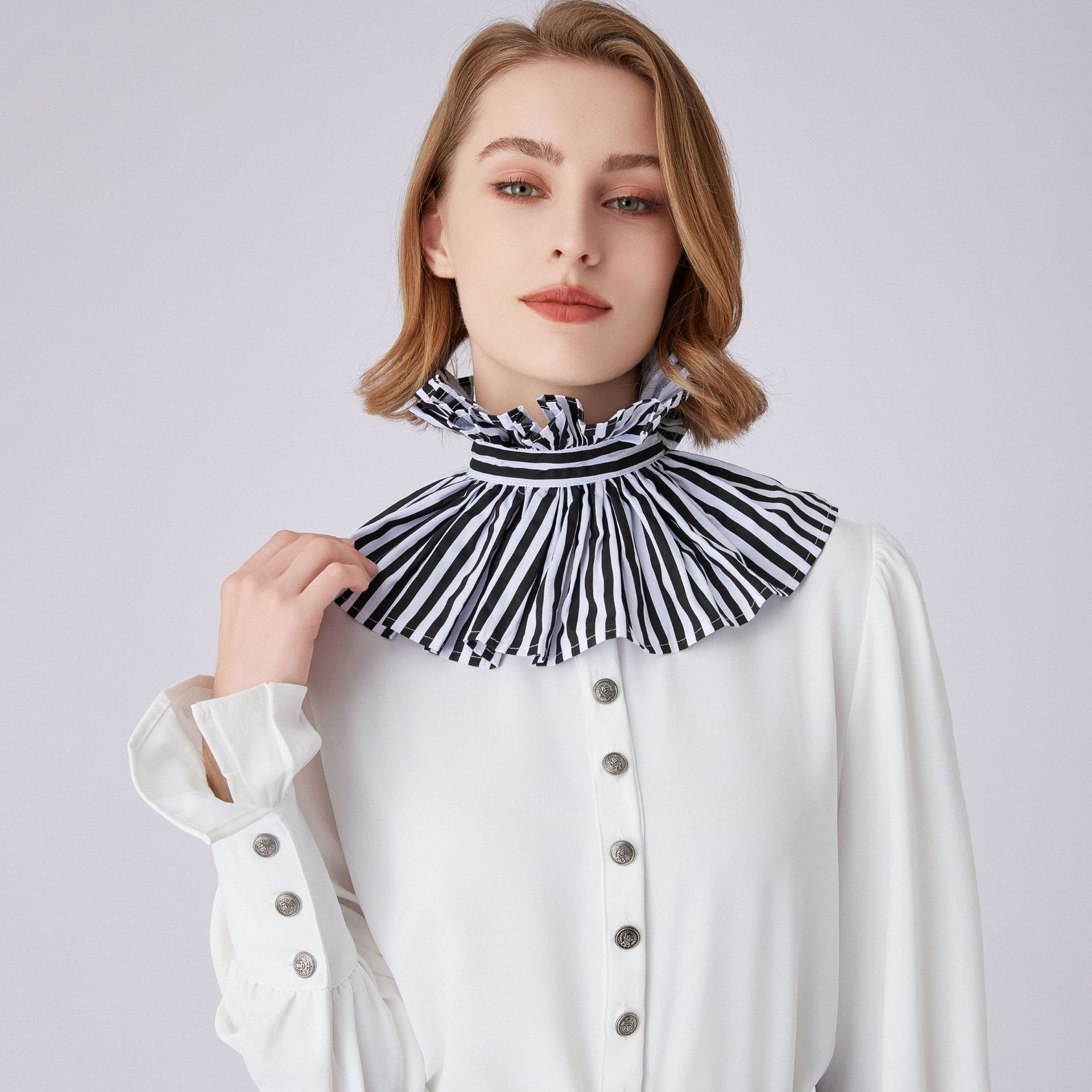 Franse stijl, zwart-witte gest - Dolls recensie en prijs